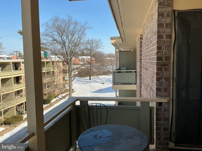 Foto del edificio - 7246 Donnell Pl