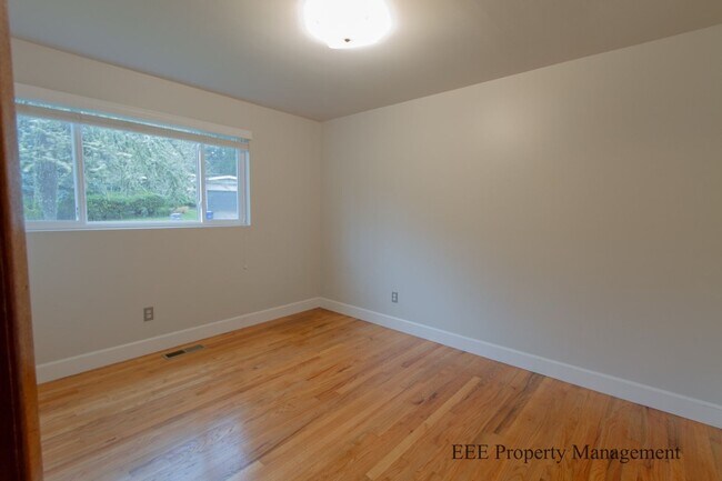 Foto del edificio - Bellevue Home in Phanton lake Area