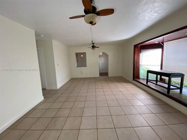 Foto del edificio - 1467 Renton St