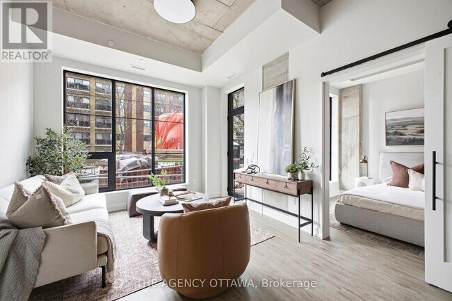 Photo du bâtiment - 56 Bayswater Ave