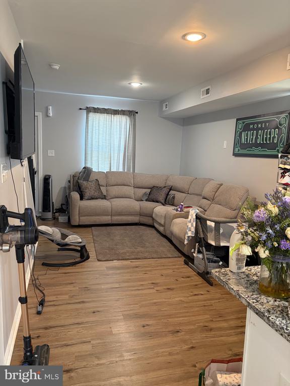 Building Photo - 35 Maynard Dr