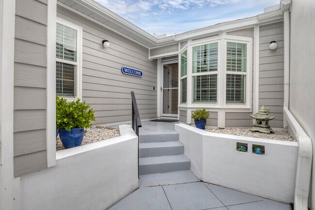 Building Photo - 513 Woodstork Cir