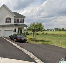 Building Photo - 985 King Way