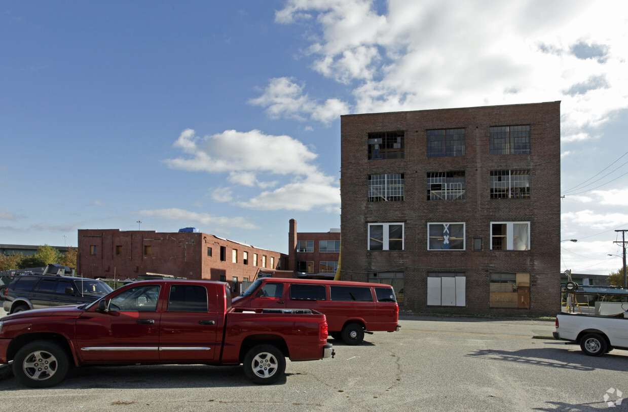 Building Photo - Noland Green Apartments