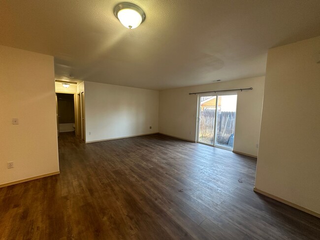 Foto del edificio - 3 bed/2 bath in Richland featuring newer p...