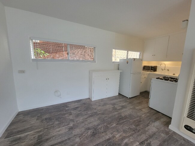 Building Photo - 2020 Hermosa Ave