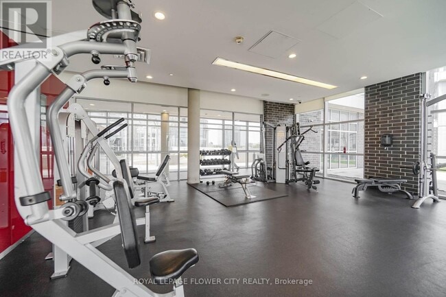 Photo du bâtiment - 125 Village Green Square