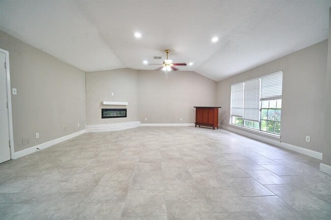 Building Photo - 923 Kenforest Dr