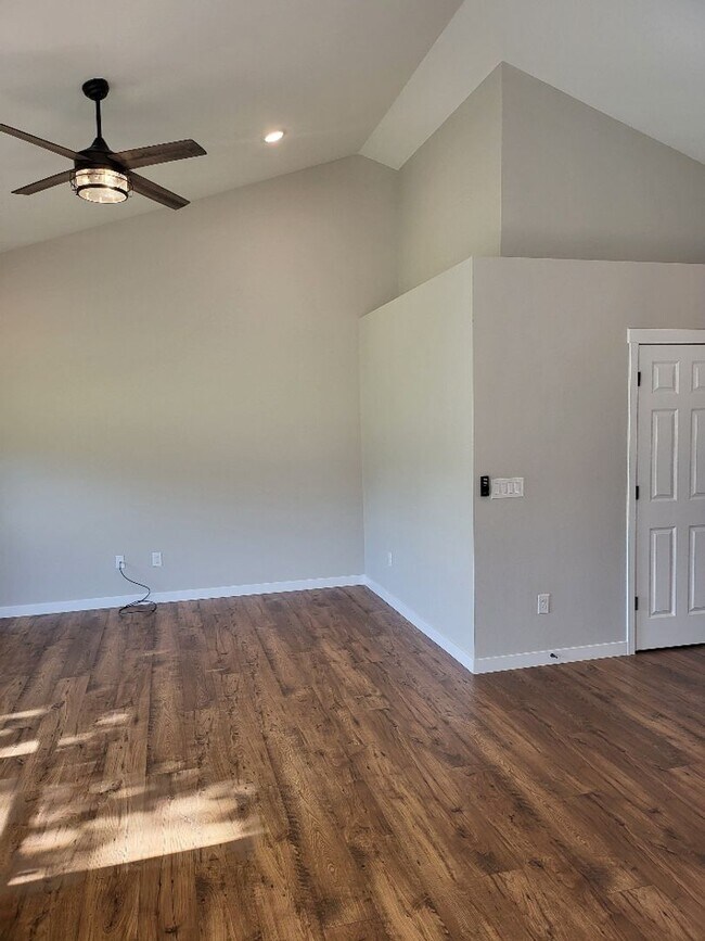 Building Photo - STATUS: AVAILABLE  | $2100.00 a month + $1...
