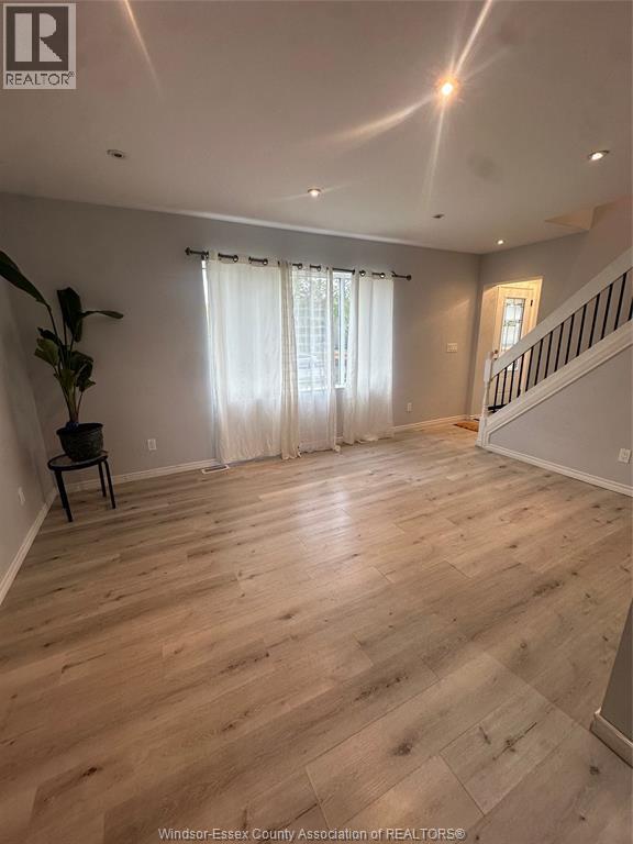 Photo du bâtiment - 1581 Bruce Ave