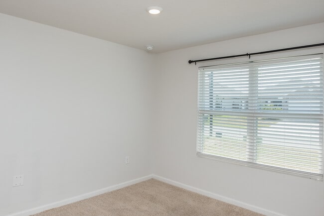 Foto del edificio - 7486 Oak Lake Blvd