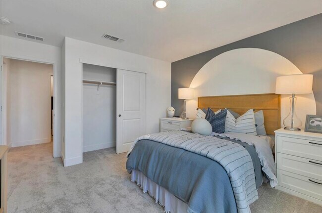 Foto del edificio - 1751 Eiffel St