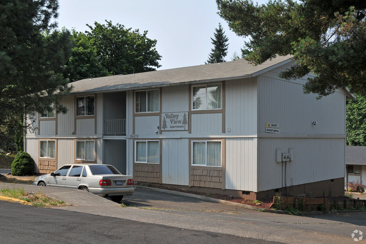 Building Photo - 38455 Park St
