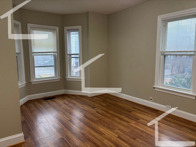 Building Photo - HUGE 7 bed in Allston....
