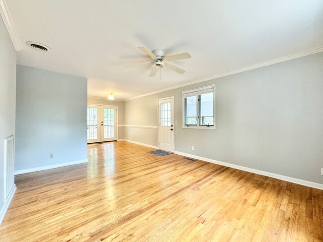 Building Photo - 1600 Piper Pl