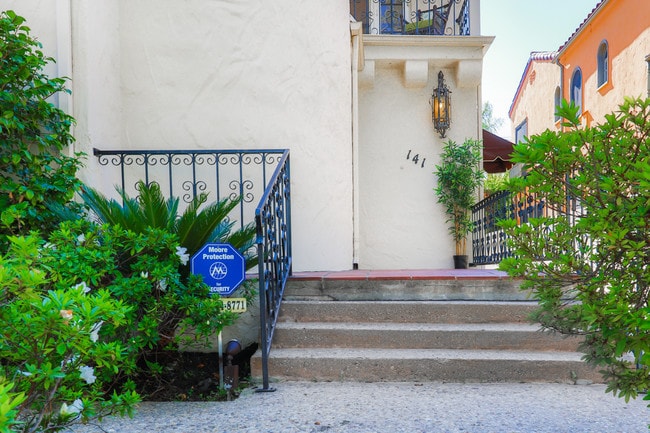 Foto del edificio - 141 N Orange Dr