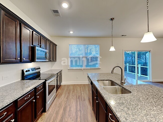 Building Photo - 8115 Brookbend Dr