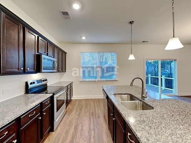Foto del edificio - 8115 Brookbend Dr