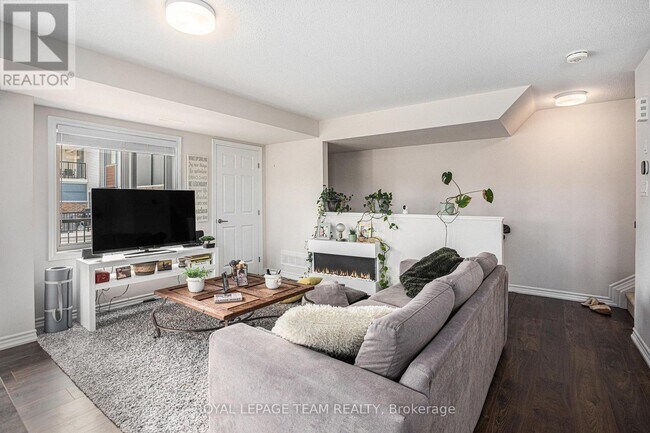 Building Photo - 57 Lyrid Private