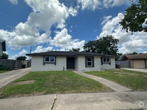 Building Photo - 3313 Lynnwood Ln