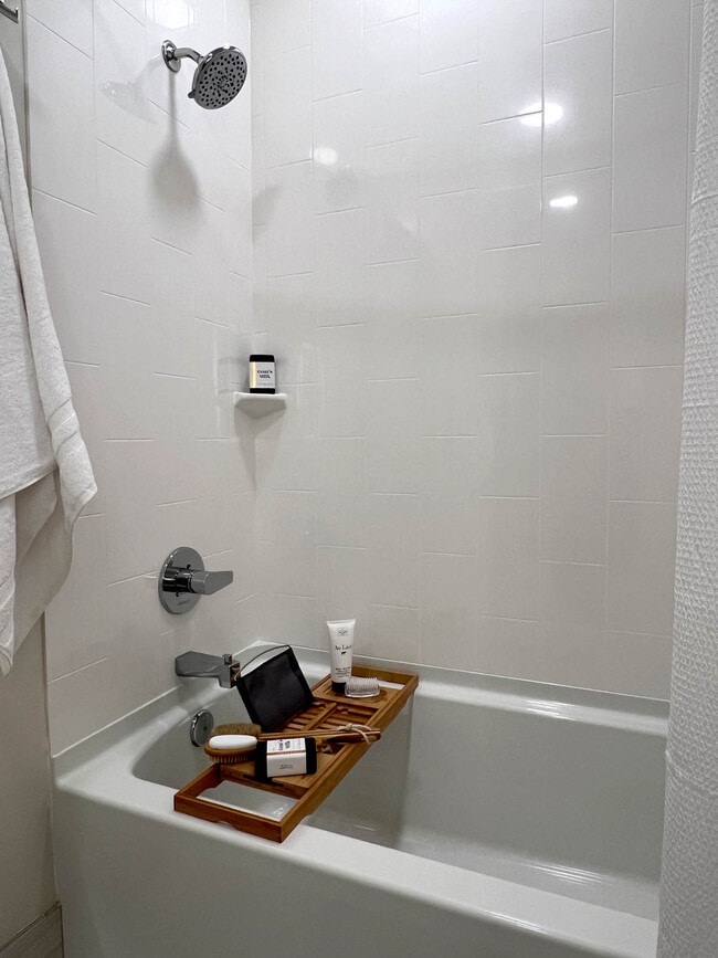 Large Tub to Relax and Unwind - Grandeur Apartments