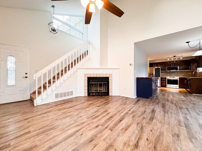 Foto del edificio - 4 bedroom with large backyard