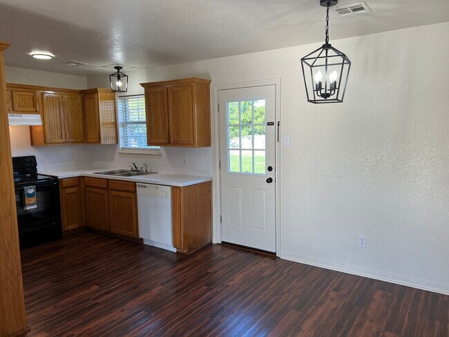 Foto del edificio - 250 Betty Jane Ln