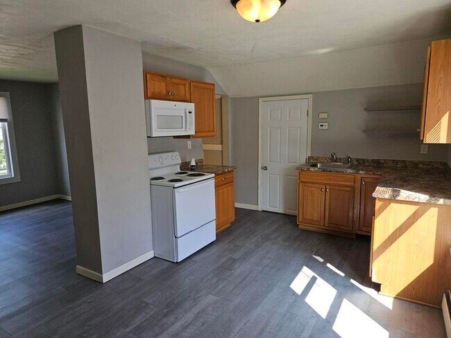 Foto del edificio - 118 W 12th Ave