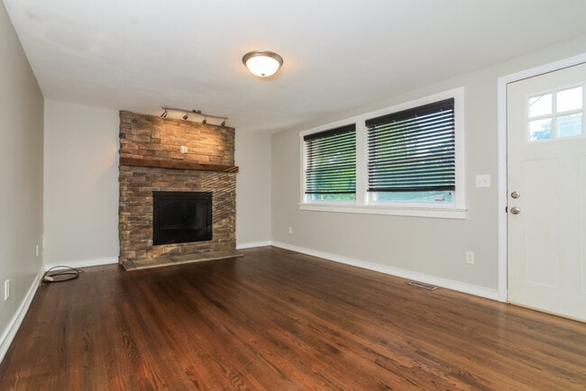 Building Photo - 3480 Meadowlark Dr