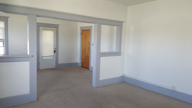 Building Photo - 470 E 300 S