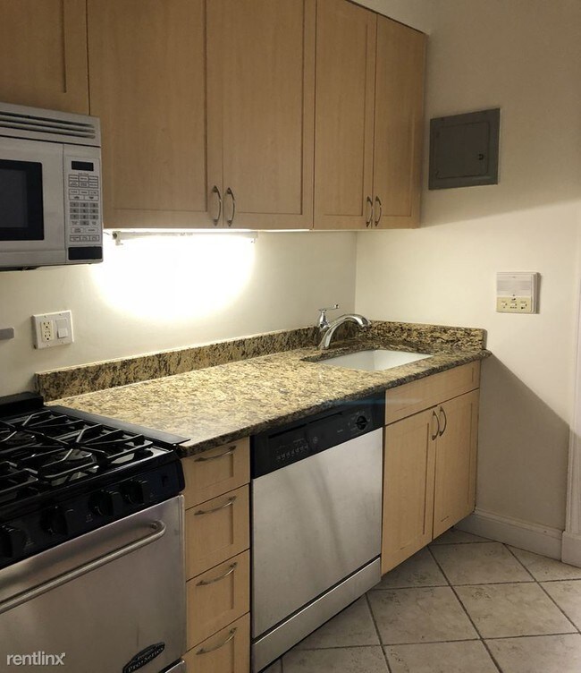 Building Photo - 2 br, 1 bath  - 210 W 102nd St