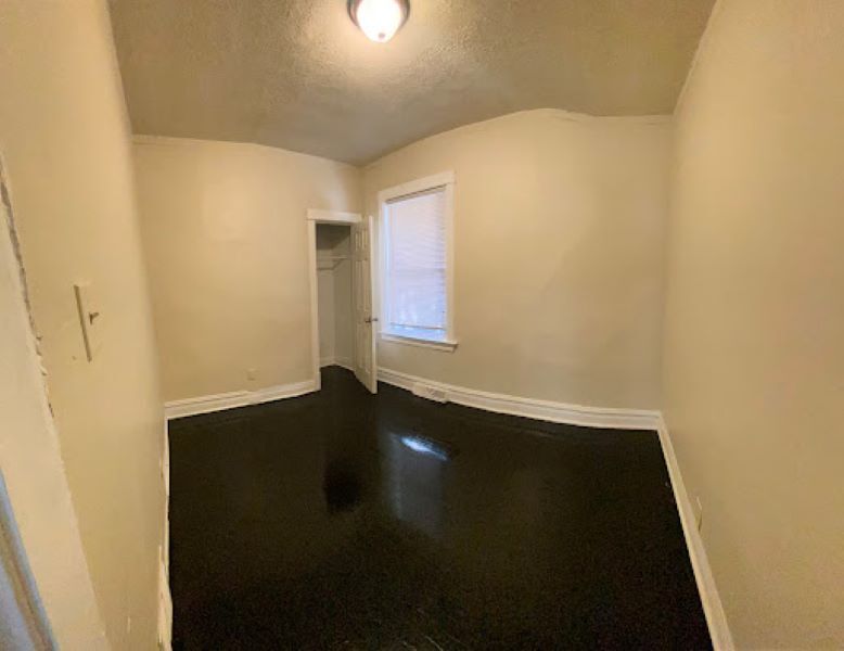 Primary Photo - 7617 S Eberhart Ave