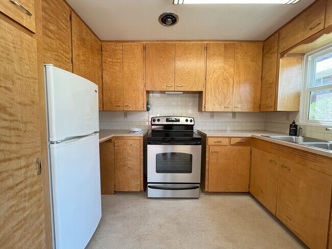 Foto del edificio - Bright & Spacious 1-Bedroom Duplex with Ha...