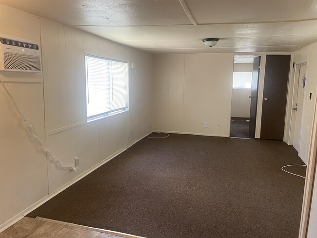 Foto del edificio - 2220 Christy Ln