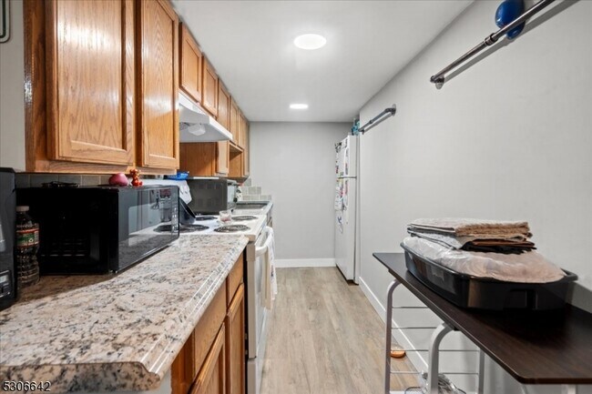 Building Photo - 16 Flanders Rd