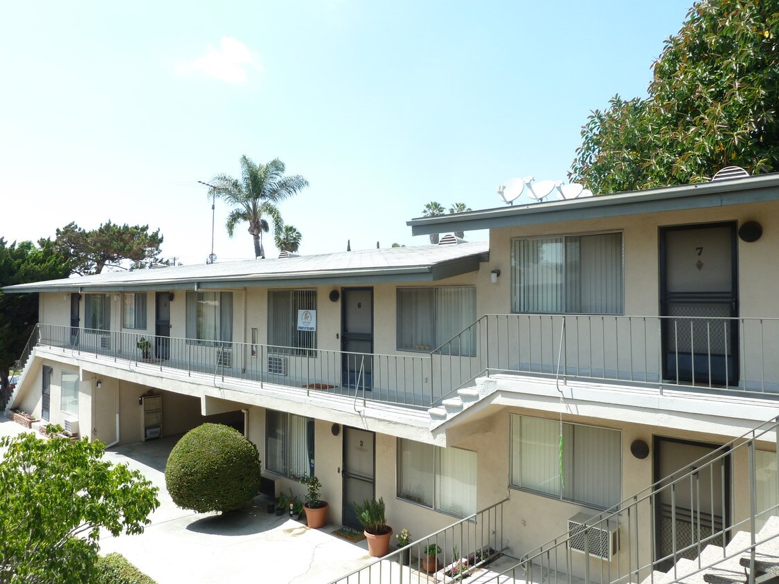 Foto del edificio - 6242 Milton Ave