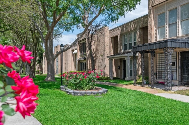 Building Photo - 9417 Bassoon Dr