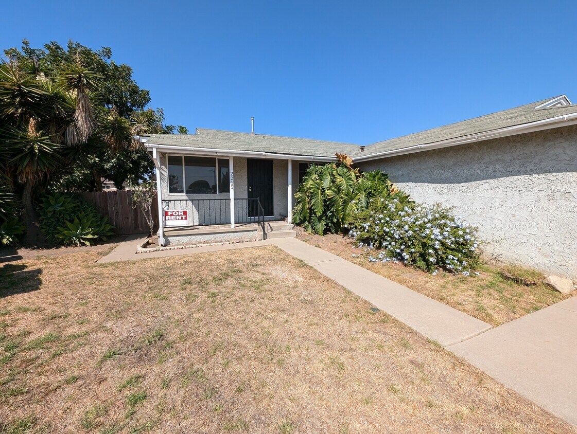 Foto principal - 2215 W 157th St