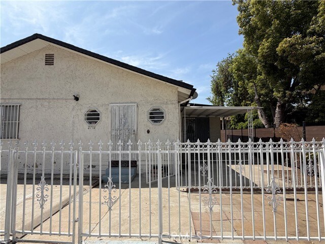 Foto del edificio - 2712 W Hellman Ave