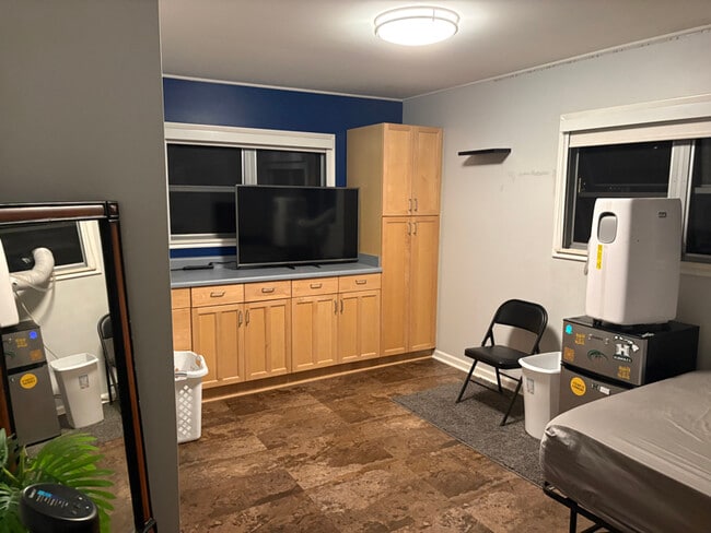 Building Photo - 2318 Seaview Ave