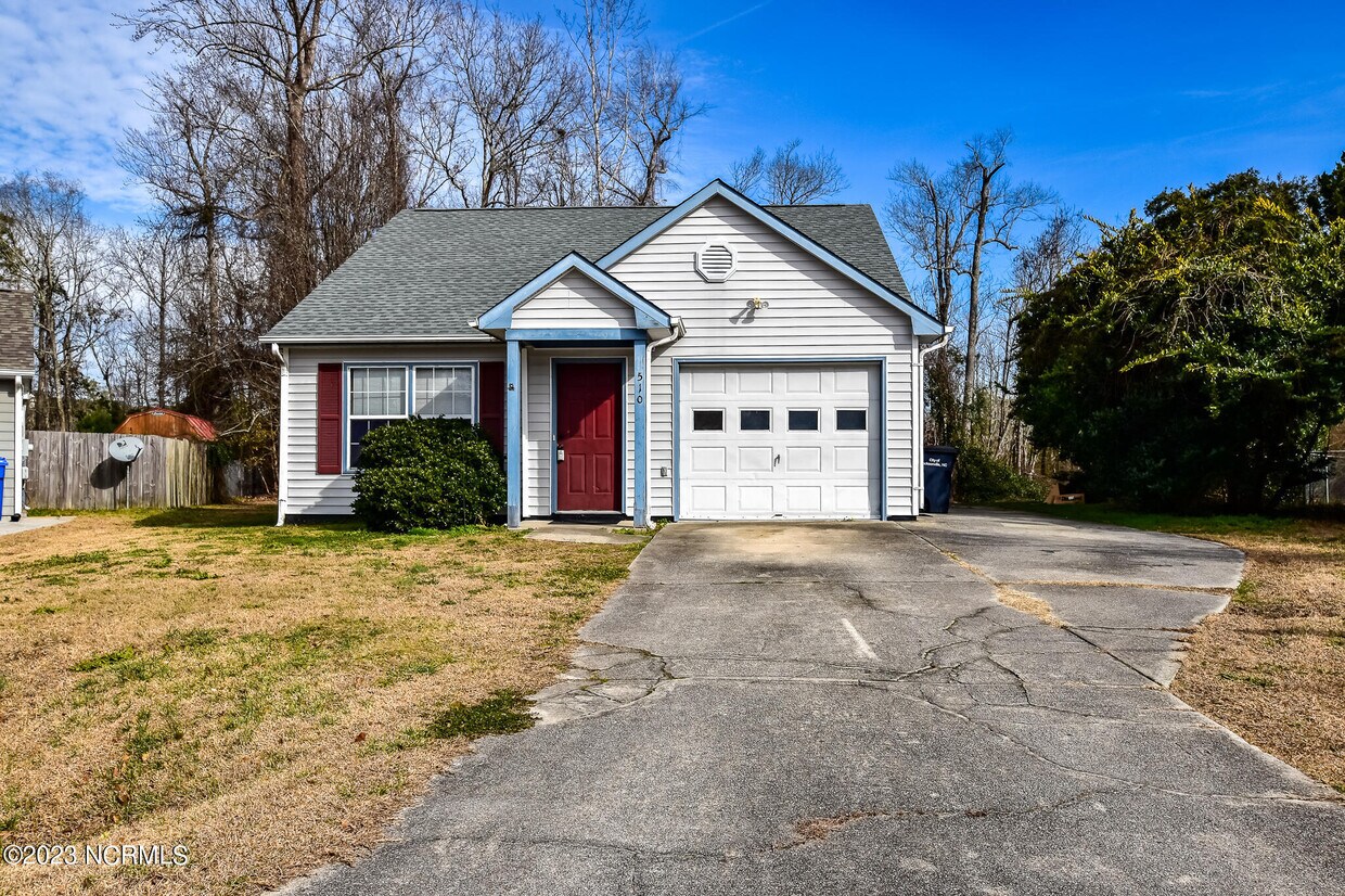 510 St Cove, Jacksonville, NC 28546 House for Rent in