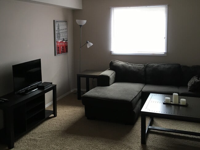 Photo du bâtiment - 209 Mt Sunburst Way W