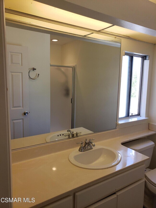 Foto del edificio - 24520 McBean Pkwy