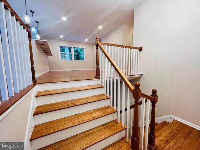 Foto del edificio - 6601 Middlefield Rd