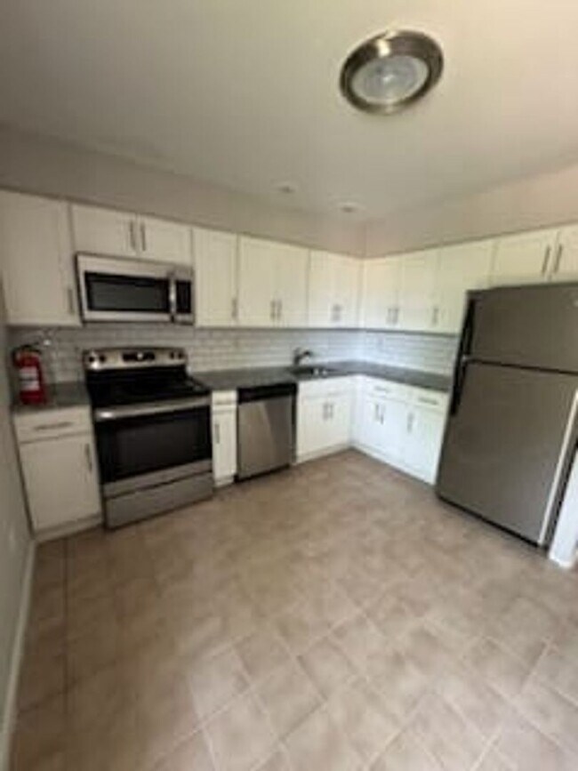 Foto del edificio - Modern 2-Bedroom Apartment in Clementon, NJ