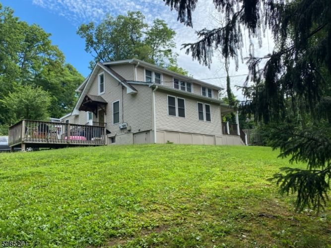 Primary Photo - 151 Mountain Ave