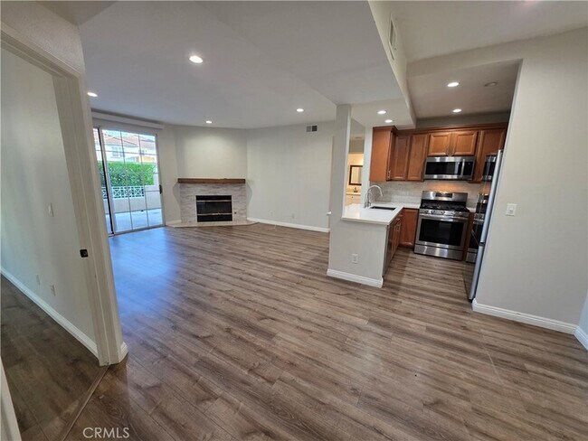 Building Photo - 23615 Del Monte Dr.