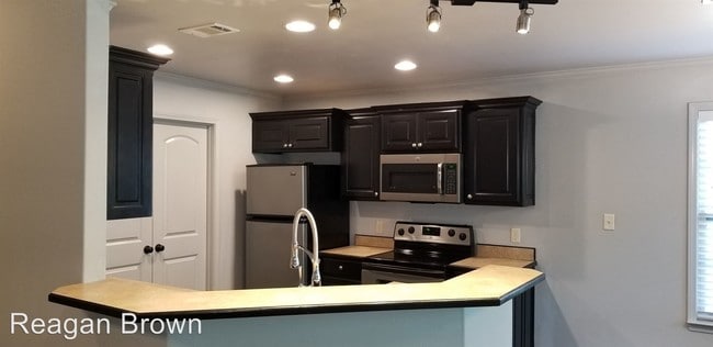Building Photo - 3 br, 2 bath House - 407 Mills Park Rd.