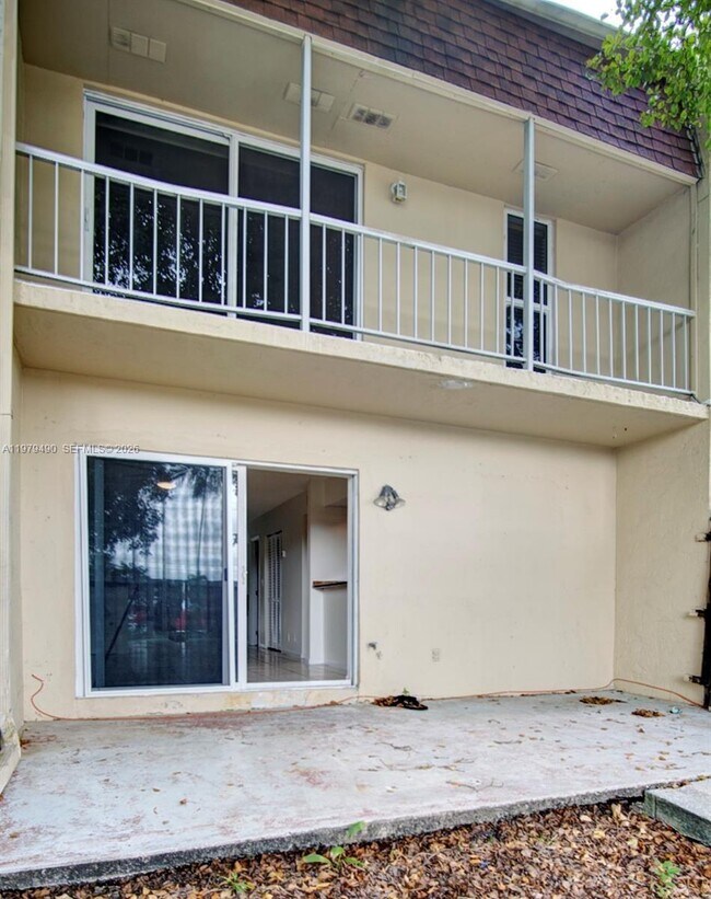 Building Photo - 6252 Highland Ct