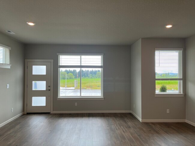 Living space - 7855 SE Kinnaman St